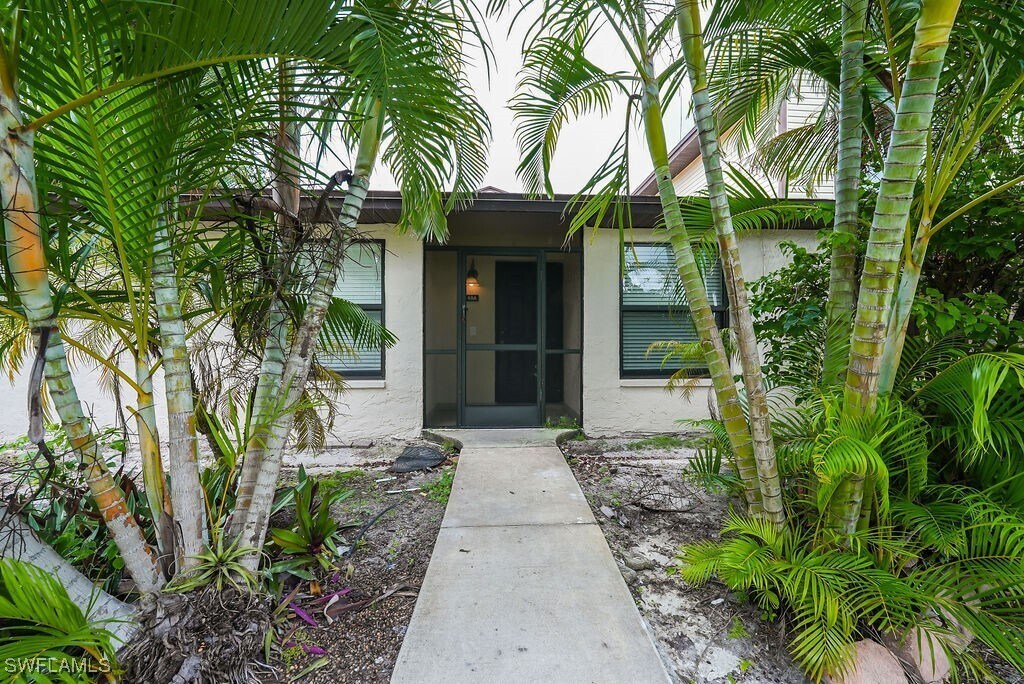 2151 42nd St SW in Naples, FL - Building Photo