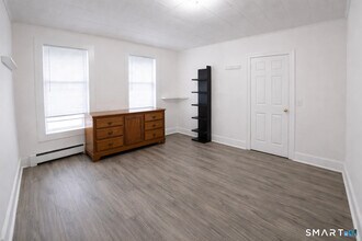 687 Hallett St in Bridgeport, CT - Building Photo - Building Photo