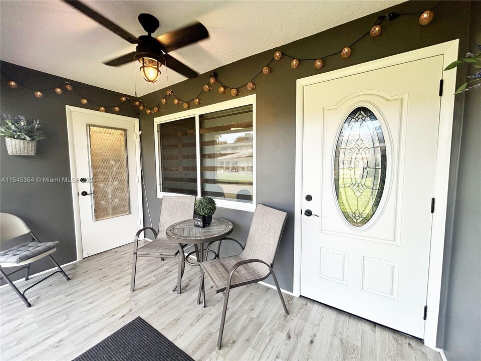 5300 Washington St, Unit D106 in Hollywood, FL - Foto de edificio