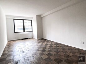 East 82nd Street in New York, NY - Building Photo