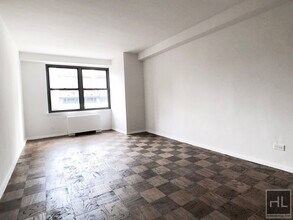 East 82nd Street in New York, NY - Building Photo - Building Photo