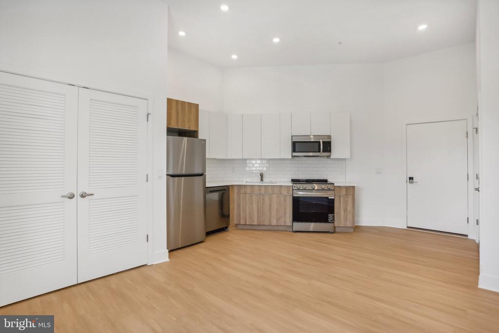 3952 Lancaster Ave in Philadelphia, PA - Building Photo