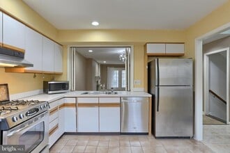 1127 Wicklow Ct in Hummelstown, PA - Building Photo - Building Photo