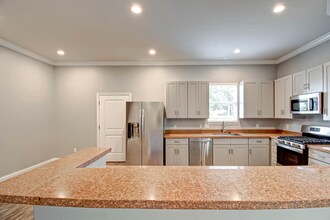 2124 Abiding Grace Cir in Missouri City, TX - Foto de edificio - Building Photo