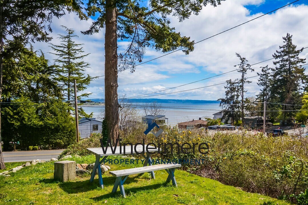 2835 SW Scenic Heights St in Oak Harbor, WA - Building Photo