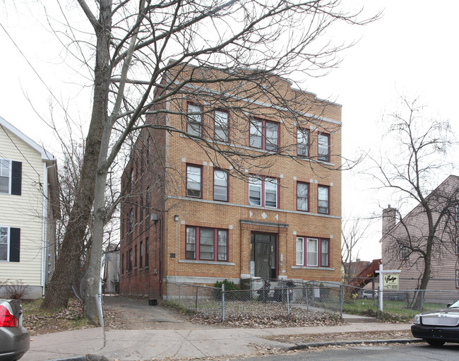 132-134 Clark St in Hartford, CT - Foto de edificio - Building Photo