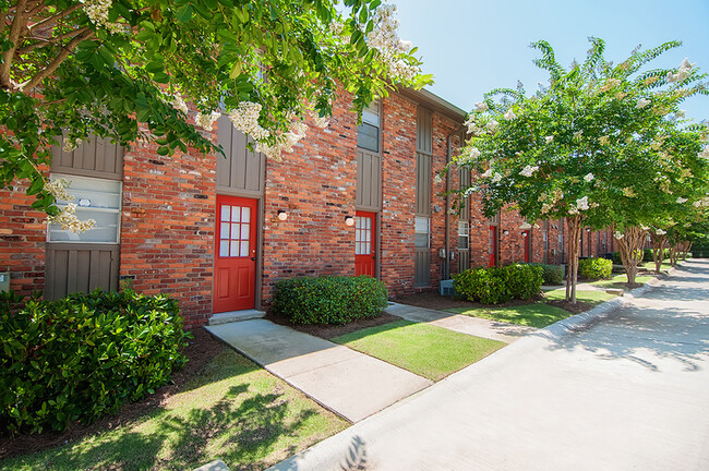 The Village on Cherokee in Columbus, GA - Foto de edificio - Building Photo