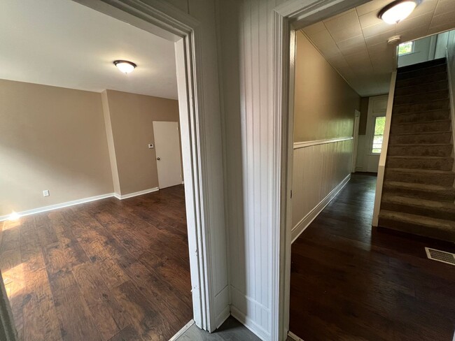1104 Brabec St in Pittsburgh, PA - Building Photo - Building Photo