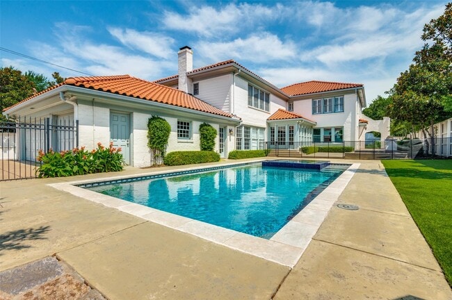 property at 4031 University Blvd