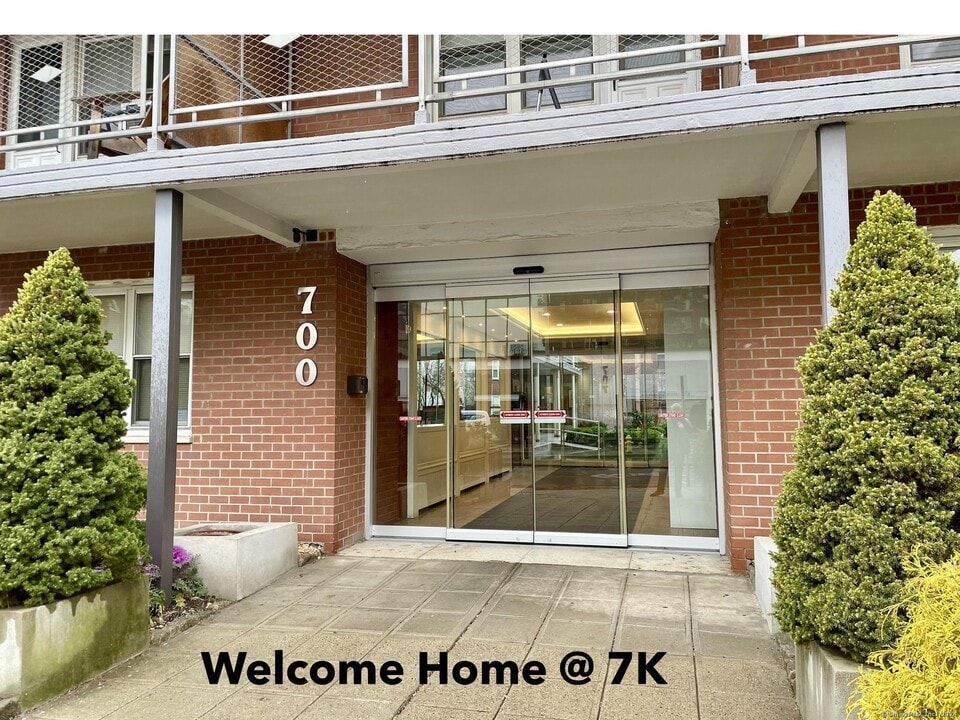 700 Summer St in Stamford, CT - Building Photo