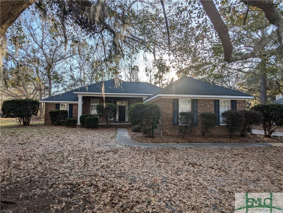 550 Laurenburg Dr in Richmond Hill, GA - Foto de edificio