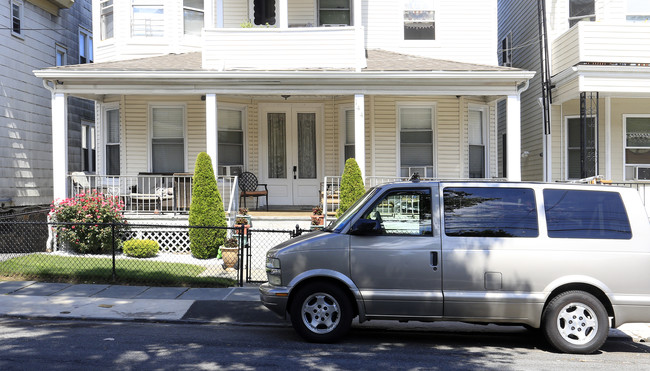 144 W Lincoln Ave in Mount Vernon, NY - Building Photo - Building Photo