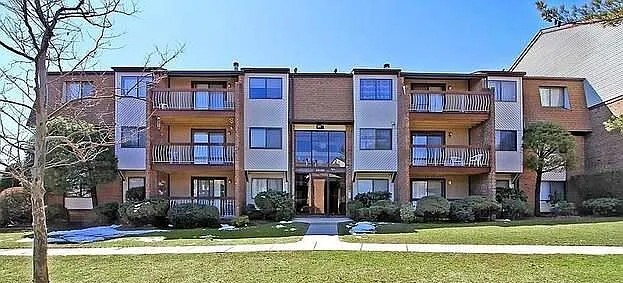1607 Edison Glen Ter, Unit Edison glen in Edison, NJ - Building Photo
