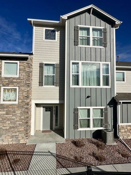 6183 Magma Hts in Colorado Springs, CO - Building Photo