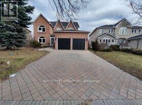 15 Mary Elizabeth Crescent in Markham, ON - Building Photo