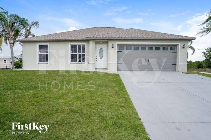 187 Patio St in Lehigh Acres, FL - Building Photo