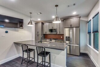 2823 W Cantey St in Fort Worth, TX - Building Photo - Building Photo