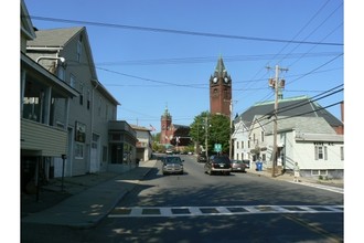 23-27 West St in Ware, MA - Foto de edificio - Other