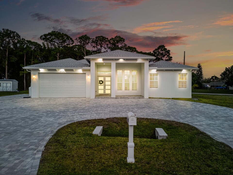 1985 SW Burlington St in Port St. Lucie, FL - Building Photo