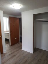 908 Cook St in Victoria, BC - Building Photo - Building Photo