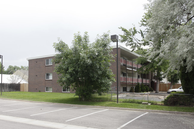 Iliff Gardens in Denver, CO - Foto de edificio - Building Photo