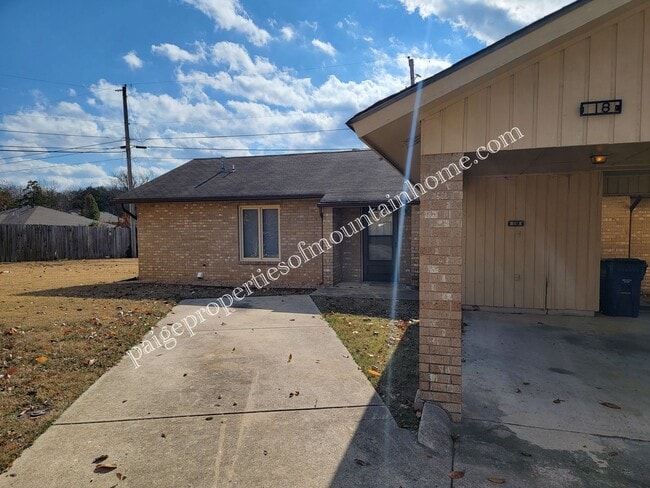 605 Cooper Estates Dr in Mountain Home, AR - Building Photo - Building Photo