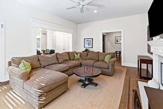 19 Arbutus Rd in Quogue, NY - Building Photo - Building Photo