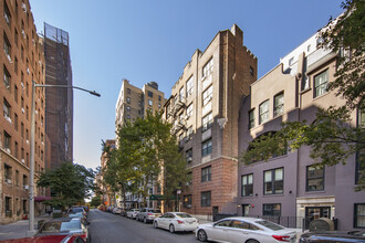 245 W 75th St in New York, NY - Foto de edificio - Primary Photo