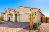 8917 W Orange Dr in Glendale, AZ - Foto de edificio - Building Photo