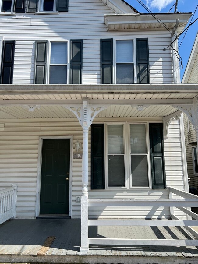 58 E Washington St in Elizabethtown, PA - Building Photo - Building Photo