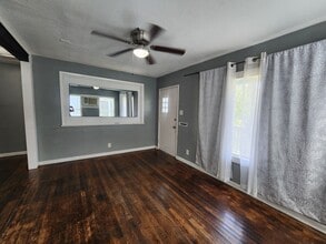 1427 Hays St in San Antonio, TX - Building Photo - Building Photo