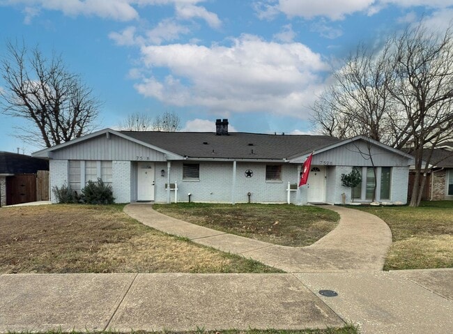 property at 7528-7528 Thistle Ln