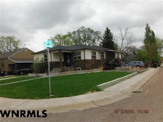 613 W 25th St, Unit B in Scottsbluff, NE - Building Photo