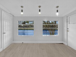 3571 NW 95th Terrace in Sunrise, FL - Foto de edificio - Building Photo