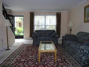 2550 D S Arlington Mill Dr in Arlington, VA - Foto de edificio - Building Photo