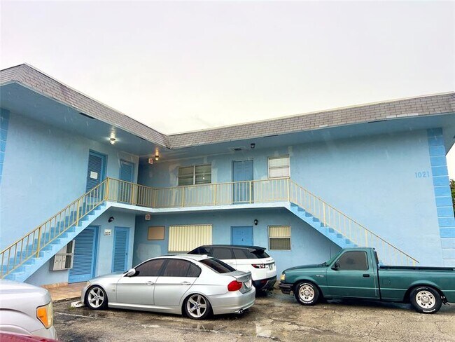 1021 NW 45th St in Pompano Beach, FL - Building Photo - Building Photo