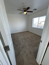 1584 E Courtney Pl, Unit 2 in Fort Mohave, AZ - Foto de edificio - Building Photo