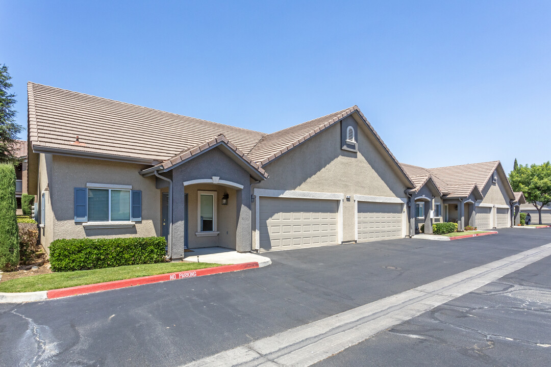 Nees Park Villas in Fresno, CA - Building Photo