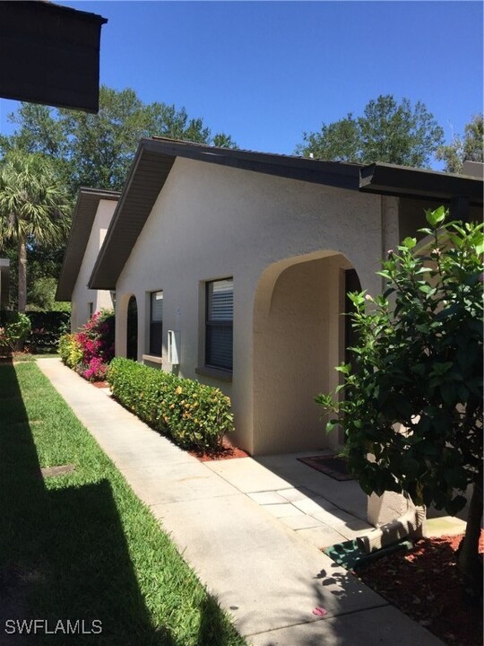 10031 Maddox Ln in Bonita Springs, FL - Building Photo