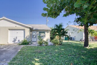 140 Flug Ave in Indialantic, FL - Building Photo - Building Photo