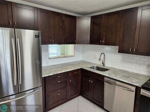 4700 Washington St in Hollywood, FL - Building Photo - Building Photo