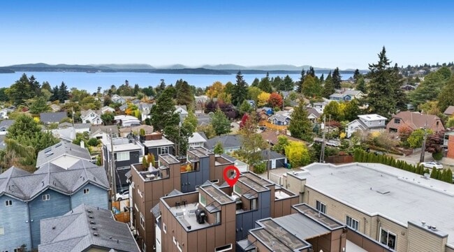 5915B California Ave SW in Seattle, WA - Building Photo - Building Photo