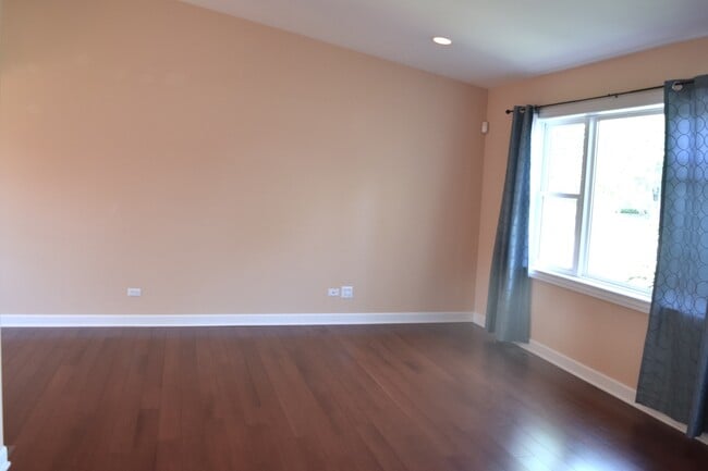 900 Ashford Ln in Westmont, IL - Building Photo - Building Photo