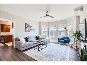 1045 Lake St E in Wayzata, MN - Building Photo - Building Photo