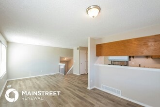 4214 S Halifax Way in Aurora, CO - Building Photo - Building Photo