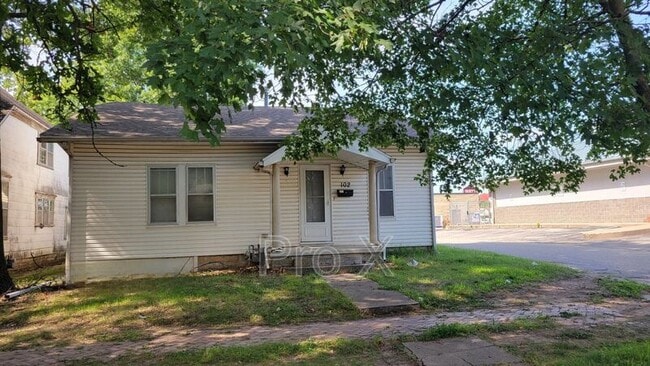 property at 102 W Washington St