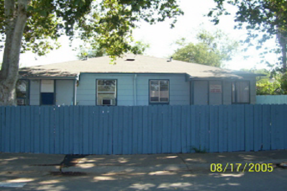 Four-plex in Sacramento, CA - Foto de edificio - Building Photo