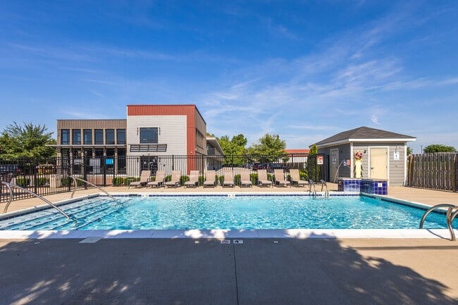 Clarksville Lofts in Clarksville, IN - Foto de edificio - Building Photo