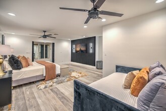 3322 W Mardon Ave in Las Vegas, NV - Foto de edificio - Building Photo