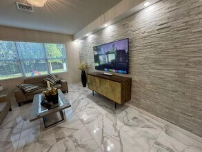 4334 Ficus St in Hollywood, FL - Building Photo - Building Photo